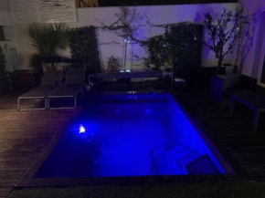 Superbe logement 2 personnes avec Jacuzzi et piscine chauffée